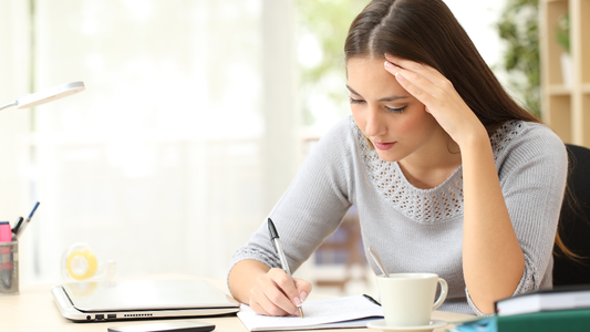 Brouillard mental : pourquoi avons-nous de plus en plus de mal à nous concentrer ?